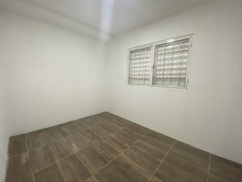 Se Vende Casa Dos Dorm. Calle Corrientes - Appto Bancor