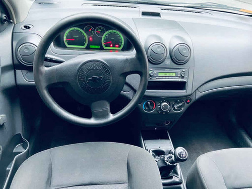 Imagen 6 de 10 de Chevrolet Aveo 2017 4p Ls L4/1.6 Man Linea Anterior