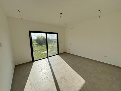 Venta Casa En San Sebastian Area 12 - 4 Ambientes