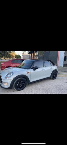 Imagen 7 de 10 de Mini Cooper 2017 1.5 F55 Pepper 136cv