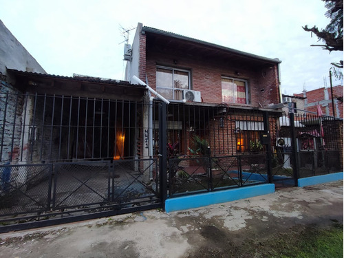 Casa 5 Ambientes Con Cochera En José C. Paz, A 50mts De Remigio Lopez (ex Sarmiento)