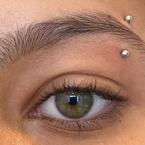 Piercing supercilio ou sobrancelha