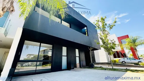 Lujosa Casa Nueva En Venta Villa Verona Zona Andares Zapopan