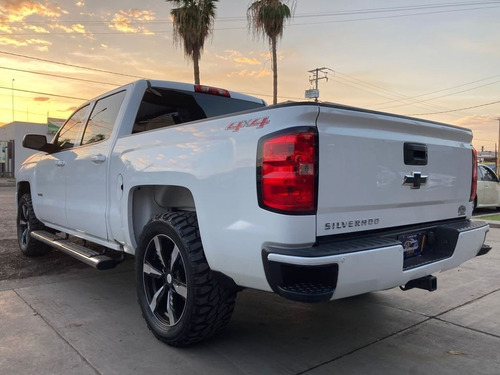 Imagen 8 de 14 de Chevrolet Silverado Crew Cab 4x4, 2016