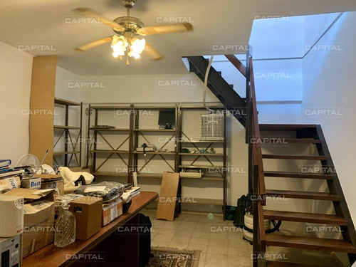 Local Comercial De Tres Pisos En El Corazón De La Península De Punta Del Este- Ref: 30685