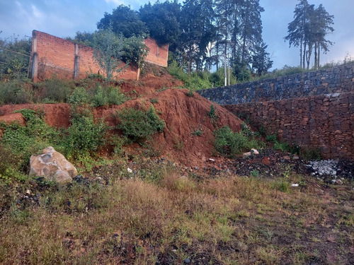 Se Vende Terreno En Pátzcuaro, 11x33 Frente A La Uvaq, Sobre Abarca