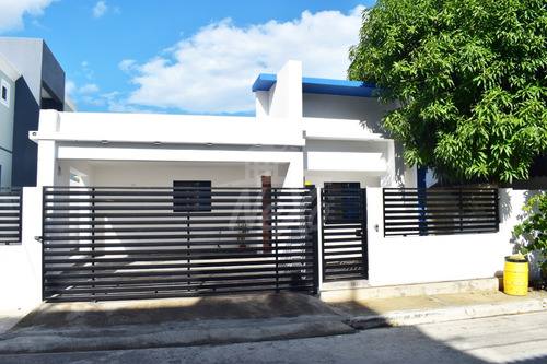 Hermosa Casa De Un Nivel En Urbanización De Santiago (jpc-230)
