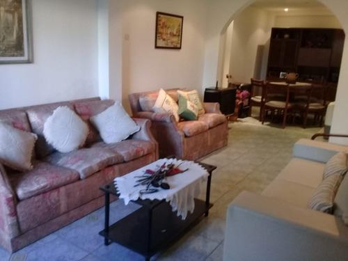¡preciosa Casa, 3 Dormitorios, Gran Terraza Con Parrillero, Jardín, Garaje, Para Entrar!