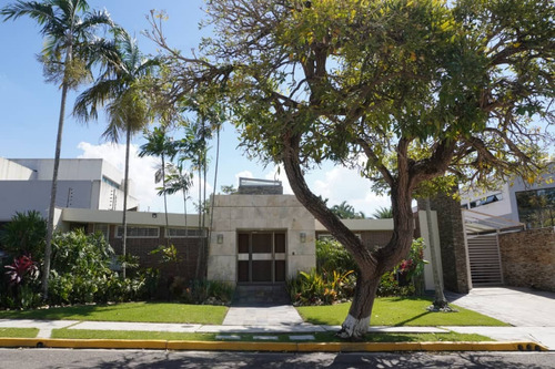 Casa En Urb Guataparo, Conjunto Residencial Villas Laguna Club, Valencia. L.m