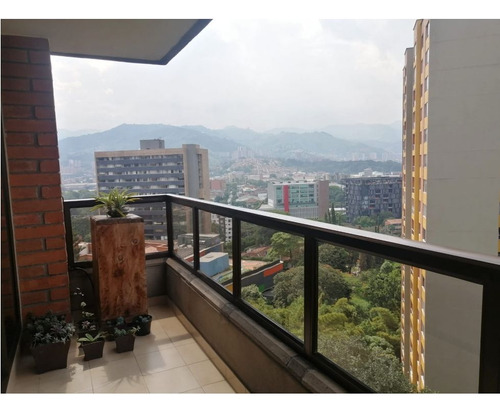 Venta De Apartamento  En  Aguacatala Poblado