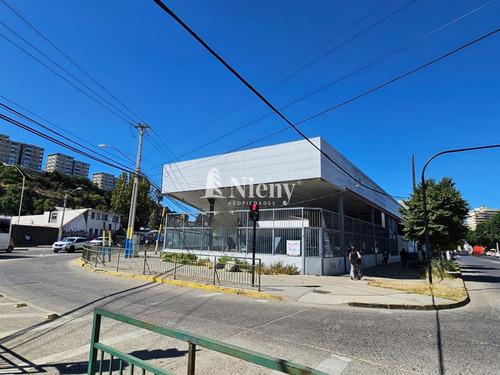 Gran Local. Patio Techado Y Oficinas. 5 Oriente , Viña .