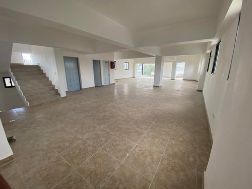 Local Comercial En 3er Nivel En El Ensanche La Fe. Zona Céntrica Y Segura Perfecta Para Cualquier Tipo De Negocio. Mantenimiento Incluido, Valet Parking, Planta Full, Ascensor, Cercano A Las Avenidas 