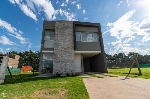Imagen 2 de 30 de Casa En Venta 3 Dorm En Barrio Cerrado Brisanova