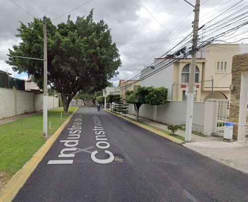Sk01- Casa En Remate Bancario En C. Industria De La Construcción, Villas De Zapopan, Zap, Jal. (65% Debajo De Su Valor Comercial, Solo Recursos Propios)