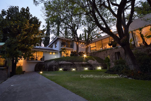 Casa En Colinas De San Javier De Lujo Con Alberca En Venta