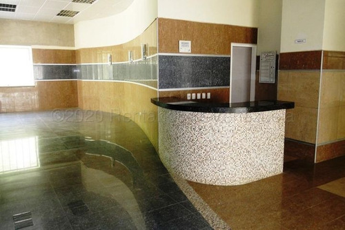 Imagen 3 de 10 de Oficina En Alquiler Lomas Del Sol 22-16247 Renta House Los Samanes