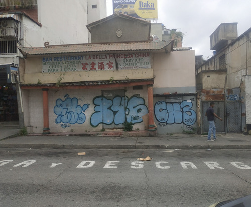 Terreno Para Construir O Casa Para Remodelar 336 M2, Zonificación R8, En La Avenida Bolívar, A 20 Metros Avenida Francisco De Miranda, Chacao