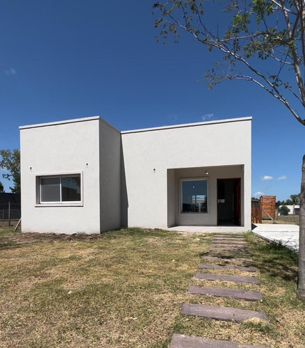 Casa A La Venta En San Ramón, Pilar Del Este