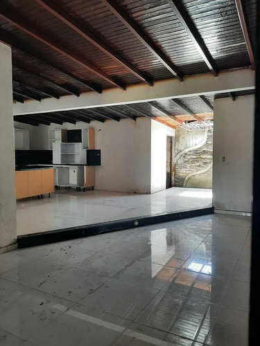 Imagen 2 de 16 de Casa En La Urbanización Lomas Del Bosque, Condominio Ceiba, Habitable