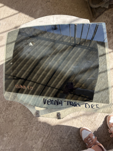 Vidrio Trasero Derecho Verna 4 Puertas Original (Usado)