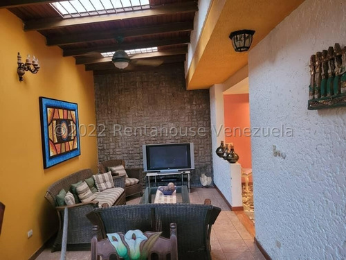 Imagen 9 de 17 de Macaracuay, Casa Ben Construida, Acabados De Primera