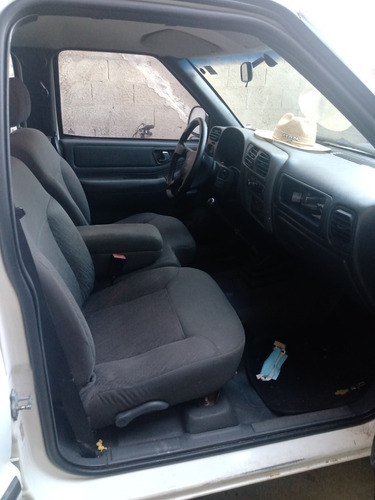 Imagem 8 de 14 de Chevrolet S10 2010 2.4 Advantage Cab. Dupla 4x2 Flexpower 4p