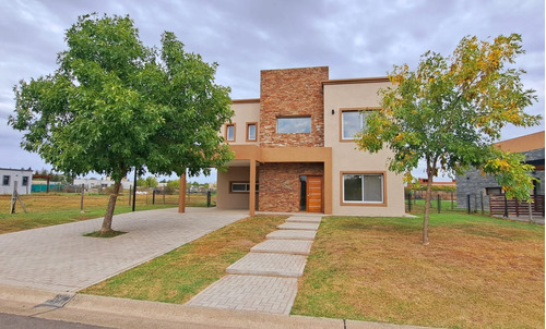 Venta San Sebastián Casa En Área 1