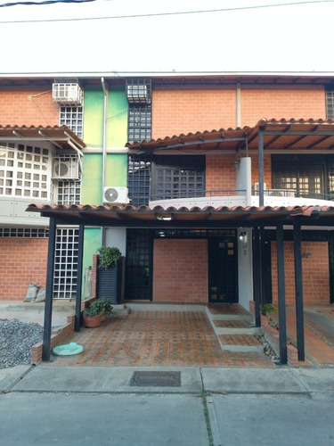 Imagen 1 de 26 de Townhouse Remodelado En Nueva Casarapa
