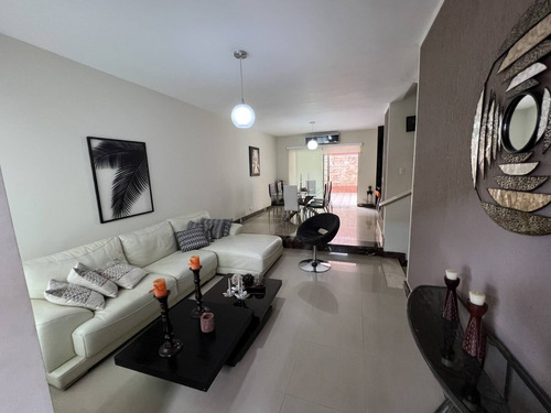 194832 Am* Venta Townhouse, Mañongo, Valencia