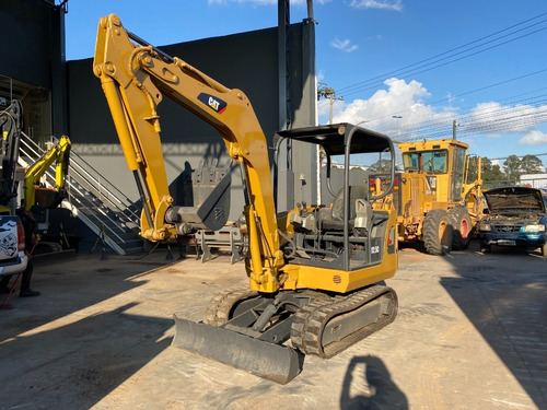 Imagem 1 de 15 de Mini Escavadeira Caterpillar 302.5c Ano 2011