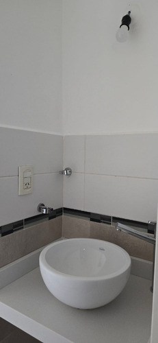 Alquilo Luminoso Dulpex De 3 Dormitorios Y 2 Baños Centenari
