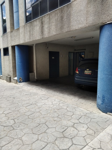 En Alquiler Oficina En Las Mercedes De 136m2
