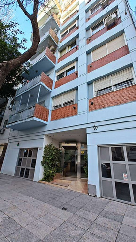 2 Amb. - Contrafrente - Balcon - Luminoso.-