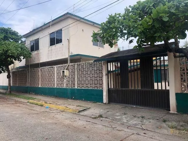 Casa En Venta, Nuevo León, Col. Petrolera.