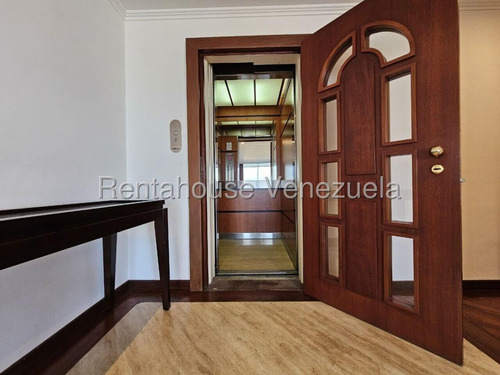 Estupendo Y Amplio Apartamento En Alquiler Con Inmejorable Ubicación La Tahona