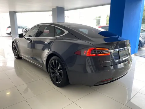 Tesla Model S 75d