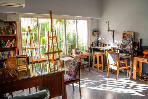 Casa De 4 Ambientes Con Cocheras En Venta En La Lucila