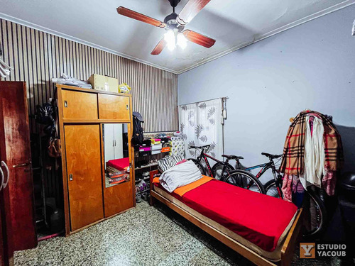 Casa En Venta - 2 Dormitorios 1 Baño - Cocheras - 420mts2 - Berisso