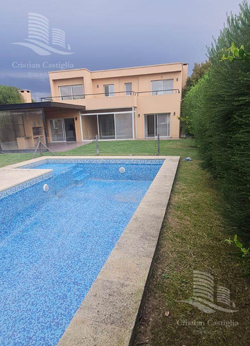 Casa En Venta San Isidro Labrador - 5 Ambientes Con Dependencia De Servicio