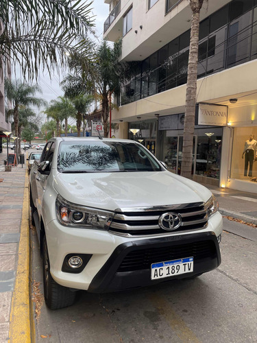 Imagen 2 de 16 de Toyota Hilux 2018 2.8 Cd Srx 177cv 4x2 At
