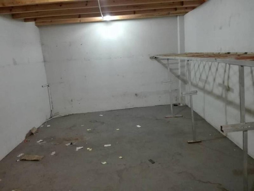 Imagen 6 de 8 de Local Moron Centro Con Deposito