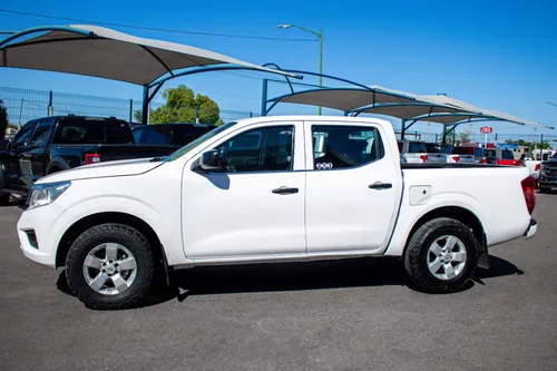 Nissan NP300 2.4 Doble Cabina Se Aa Pack Seg Mt