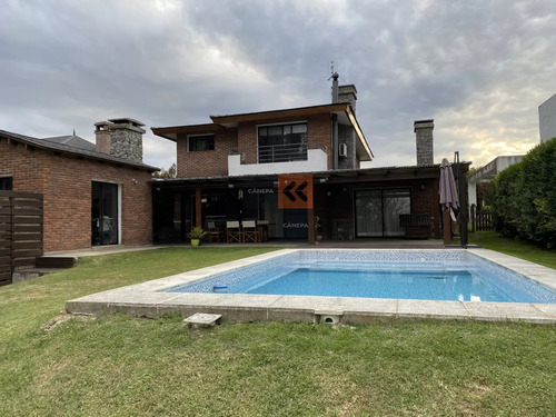 Casa A La Venta En Lomas De La Tahona En Impecable Estado !