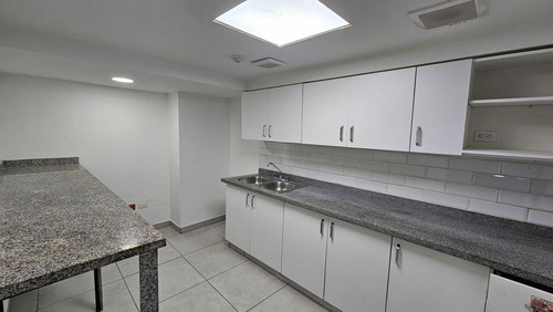 Local En Alquiler En 1er Nivel De Plaza Comercial En Naco, Santo Domingo, 275m2