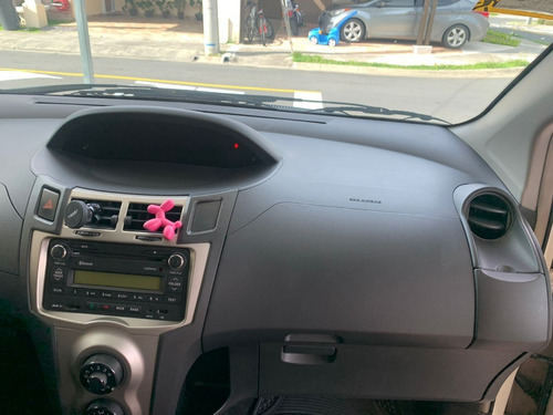 Imagen 8 de 12 de Toyota Yaris Hatch Back