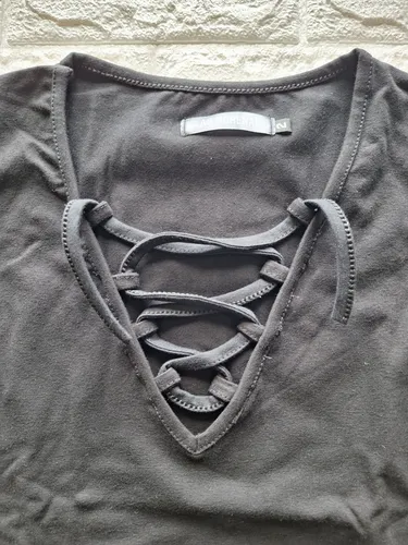 Remera cruzada adelante sale