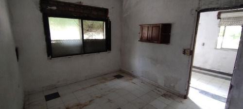 Casa De 4amb A Refaccionar En Venta Excelente Ubicacion Con Jardin
