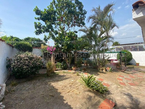 Naudy Escalona & Maribel Morillo Asesores Inmobiliarios De Rentahouse Venden Fabulosa Casa En Excelente Zona De Cabudare