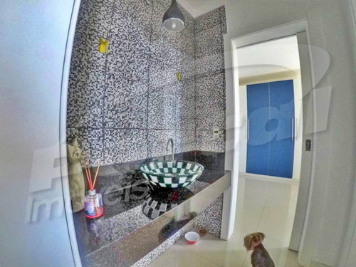Excelente Casa De Alto Padrão Com 3 Quartos, Sendo 1 Suíte E 2 Demi-suítes, No Centro De Balneário Piçarras/sc (cód. 6965) - 3576965v