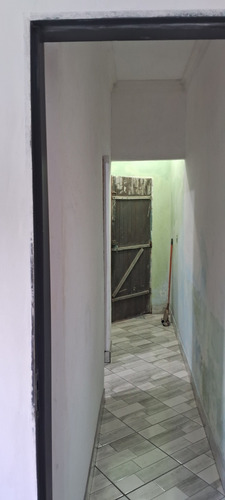 Casa De Um Quarto Cozinha E 1 Banheiro